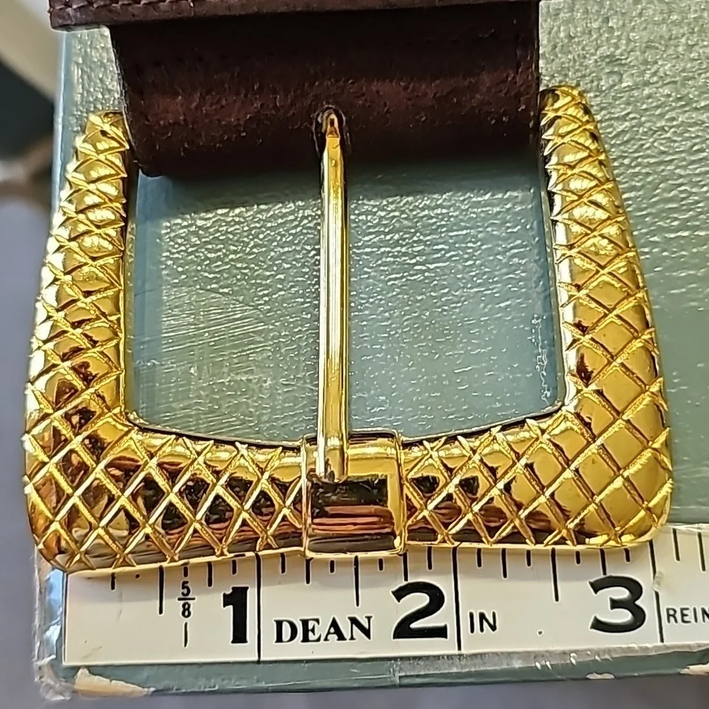 VENEZIA WIDE STRETCH BELT. Size 18/20. Gold‎ buckle. Brown. Good used condition.